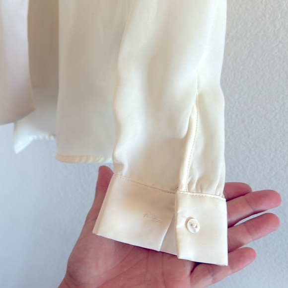 Gorgeous Suit Blouse off white sheer long sleeve with front collar large bow - Picture 6 of 7